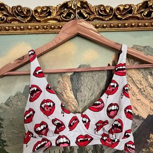 Me Undies vampire fangs lips bra. Rare!